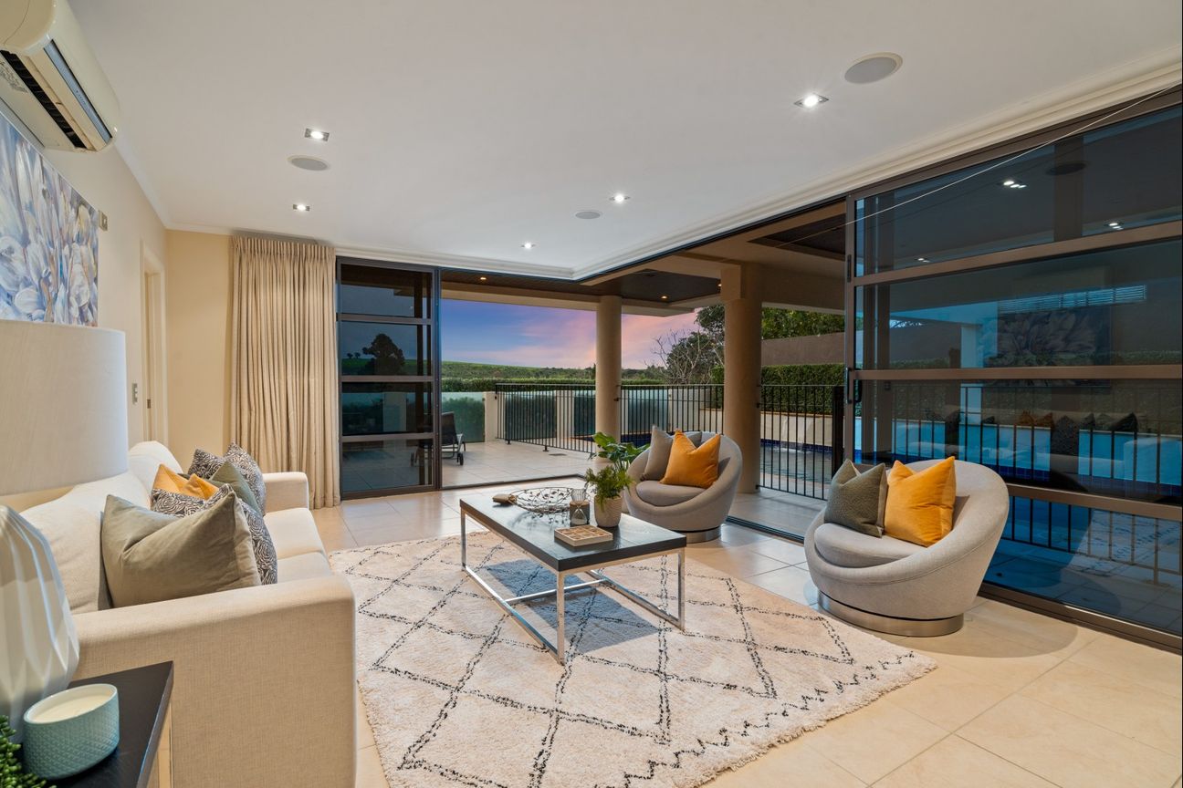 Elevated, private and packed with potential – pohled 6