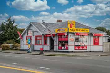 St Andrews store - live, work & earn