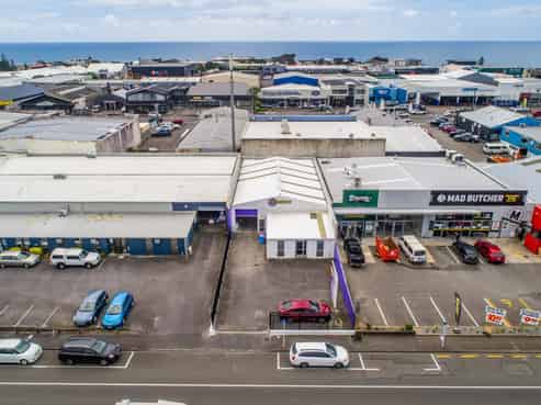 High-Visibility Space for Trade, Retail & More