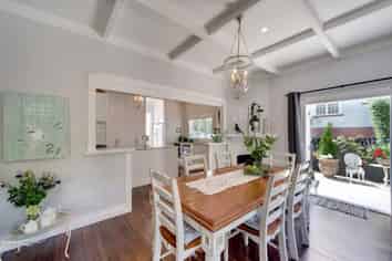 5A The Drive, Epsom