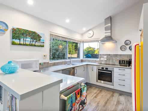 82 Te Moana Road, WAIKANAE BEACH