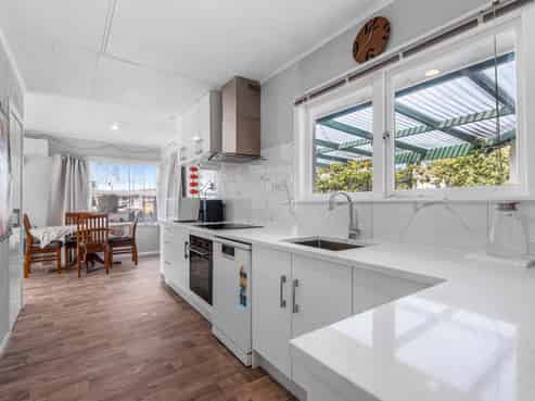 2 Aurora Street, Sunnybrook