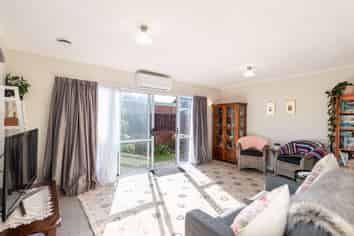 1/15 Benzie Avenue, Wallaceville