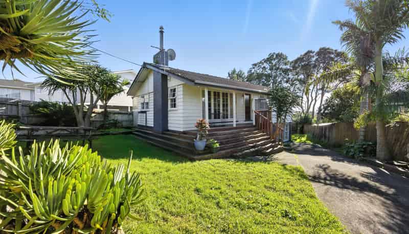 24 Royal Road, Massey
