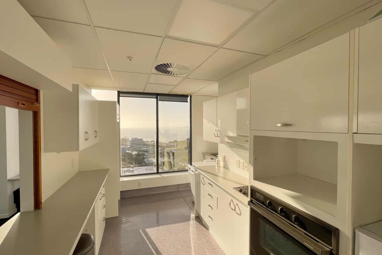 Premium Office Opportunity with Ocean Views - Görünüm 5