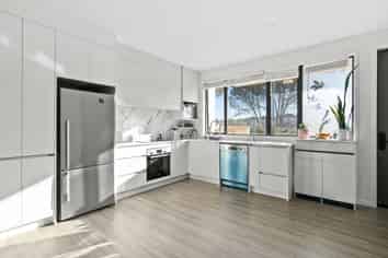 10 Karoro Road, Flat Bush