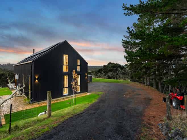 16 Long Road, Bethells Beach