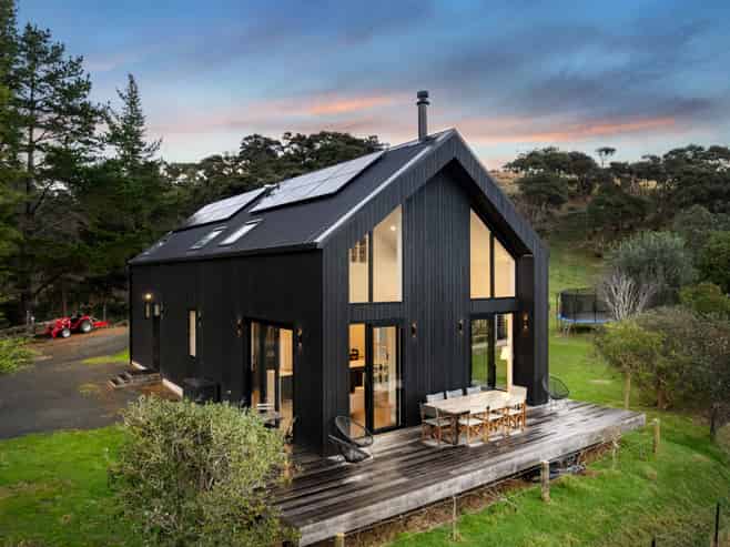 16 Long Road, Bethells Beach