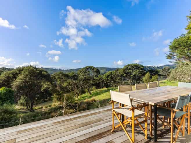16 Long Road, Bethells Beach