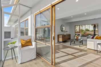 2/867 Beach Road, Waiake