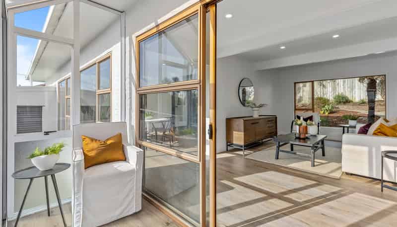 2/867 Beach Road, Waiake