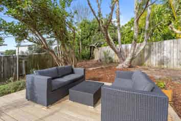 2/867 Beach Road, Waiake