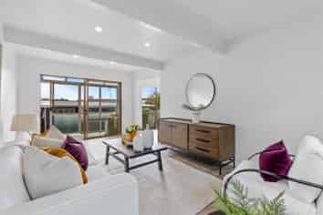 2/867 Beach Road, Waiake