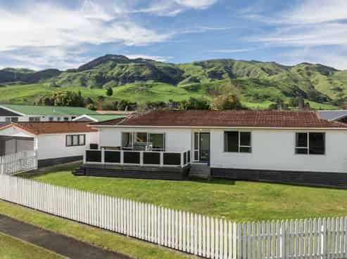 13 Washington Square, Paeroa