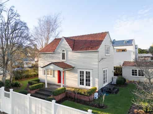 1050B River Road, Queenwood