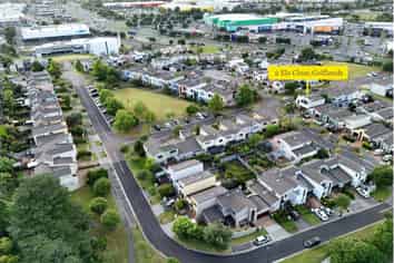2 Els Close, Golflands