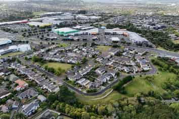 2 Els Close, Golflands