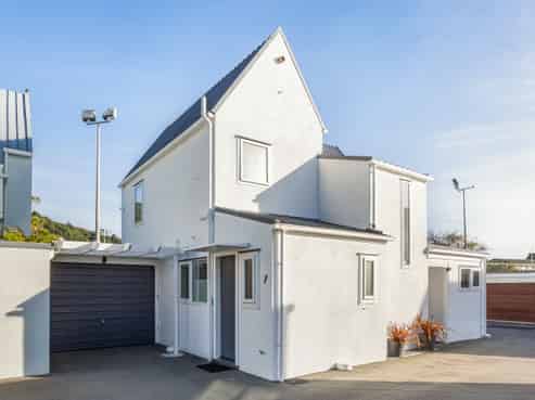 7/354 Muritai Road, Eastbourne