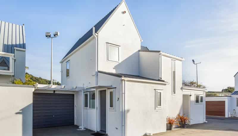 7/354 Muritai Road, Eastbourne