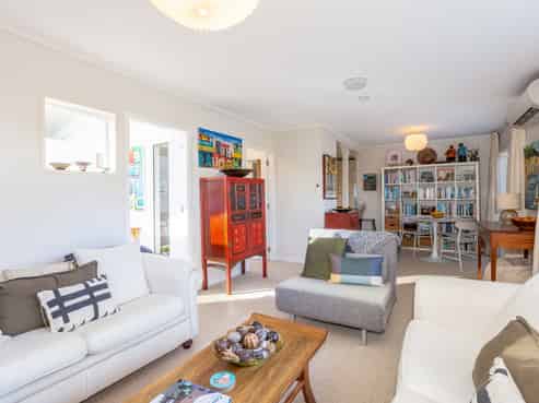 7/354 Muritai Road, Eastbourne