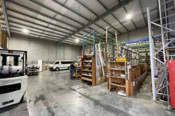 Stylish Albany Showroom + Warehouse - 819sqm