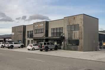 Prime Commercial Real Estate Lease or Purchase - Cromwell 