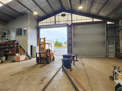 LARGE HIGH STUD WORKSHOP/WAREHOUSE
