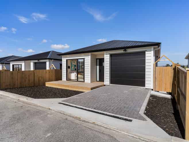 75 Tributary Parade, Karaka