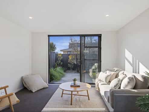 2/68 Barbour Street, Waltham