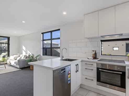 2/68 Barbour Street, Waltham
