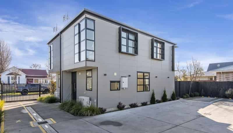 2/68 Barbour Street, Waltham