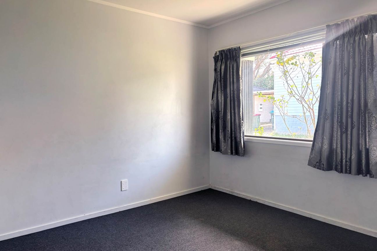 PRICE REDUCED FOR AN URGENT SALE - Mehr