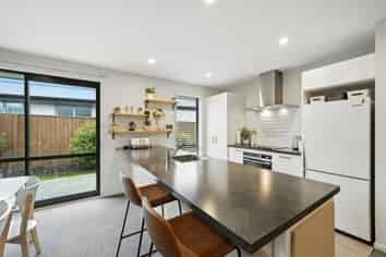 28 John Raven Lane, Woodend