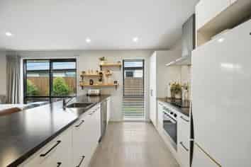 28 John Raven Lane, Woodend