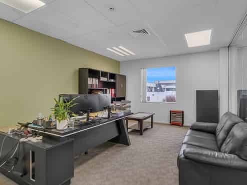 368sqm of fantastic office space – Available now!