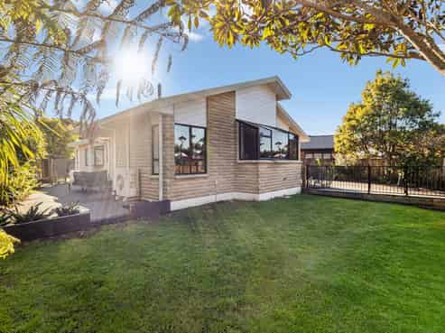 14 Maygrove Drive, Orewa