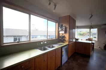 1 Thomson Avenue, Dinsdale