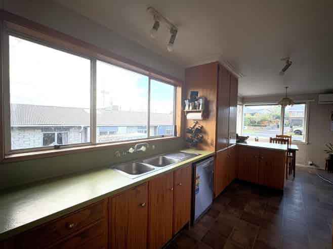 1 Thomson Avenue, Dinsdale