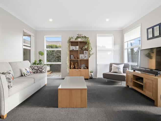 15 Lydiard Place, Beachlands