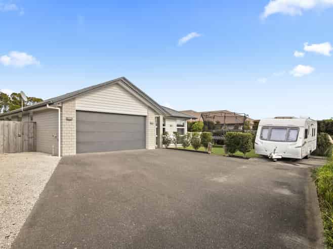 15 Lydiard Place, Beachlands
