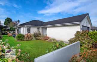  5 Rolling Stone Rise, Tikipunga