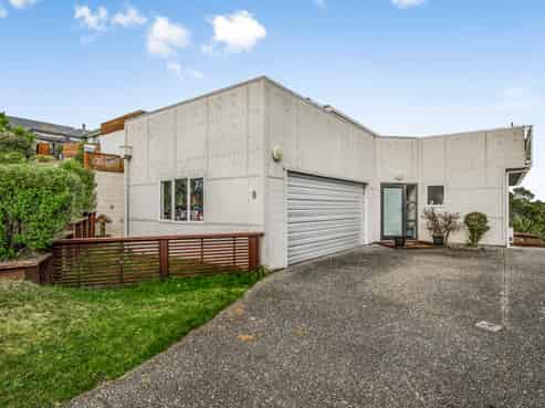 8 Saint Elizabeth Heights, Normandale