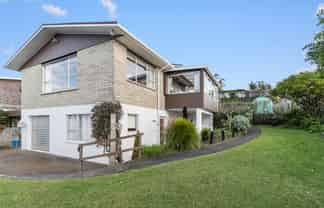 6 Julian Place, Westown