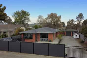 11 Springfield Road, Milton