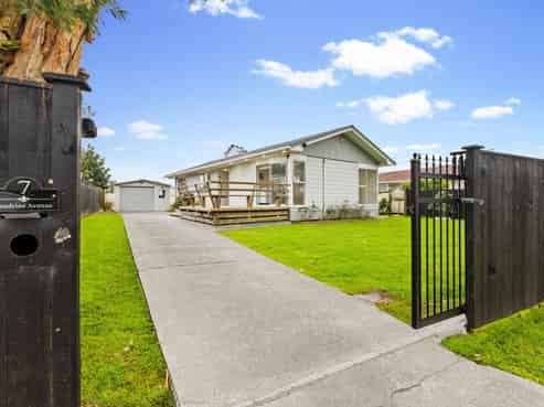 7 Sandrine Avenue, Clover Park