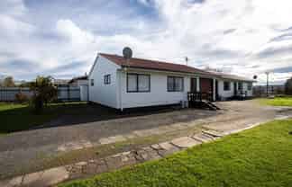 19A and B Menzies Place, Paeroa