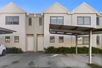 17/21 Hunters Park Drive, Three Kings