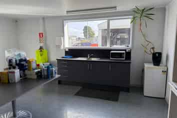 515sqm Industrial Warehouse and Offices For Lease