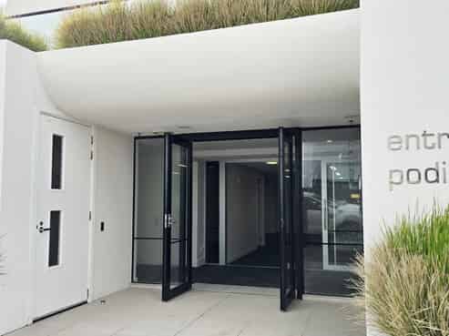 Showstopping office for sale or lease
