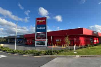 Flexible retail space in Tauriko!